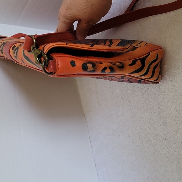 Anuschka hand painted leather medium flap messenger - Picture 8 of 16